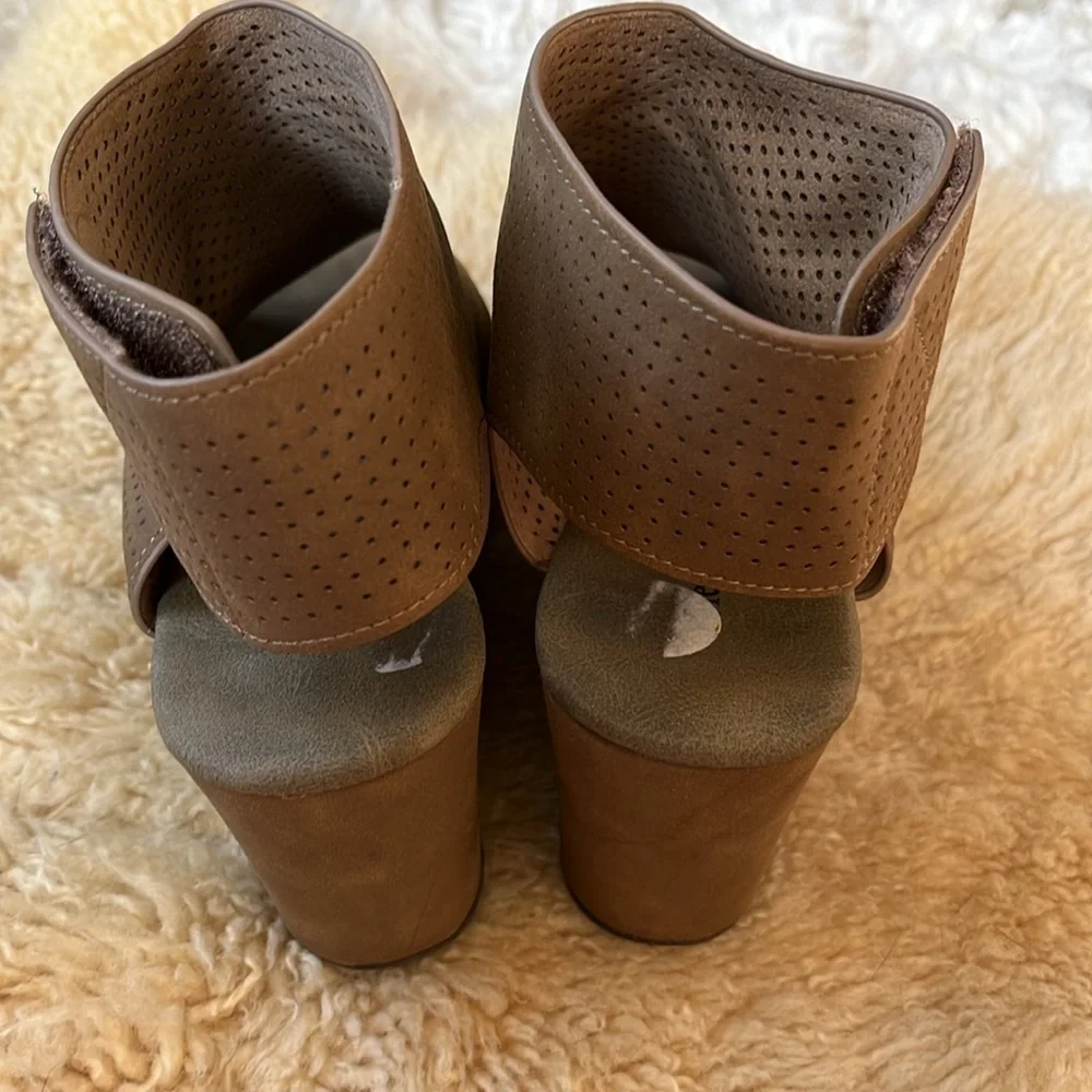 Pierre Duma Taupe/brown backless mule bootie slip on wedge heel w/Velcro Size 8